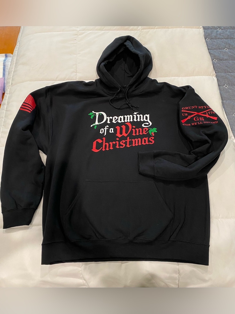 NWOT Grunt Style "Dreaming of a Wine Christmas" Hoodie size XL
